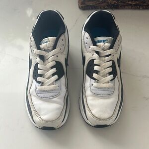 Nike Air Max Tennis Shoes